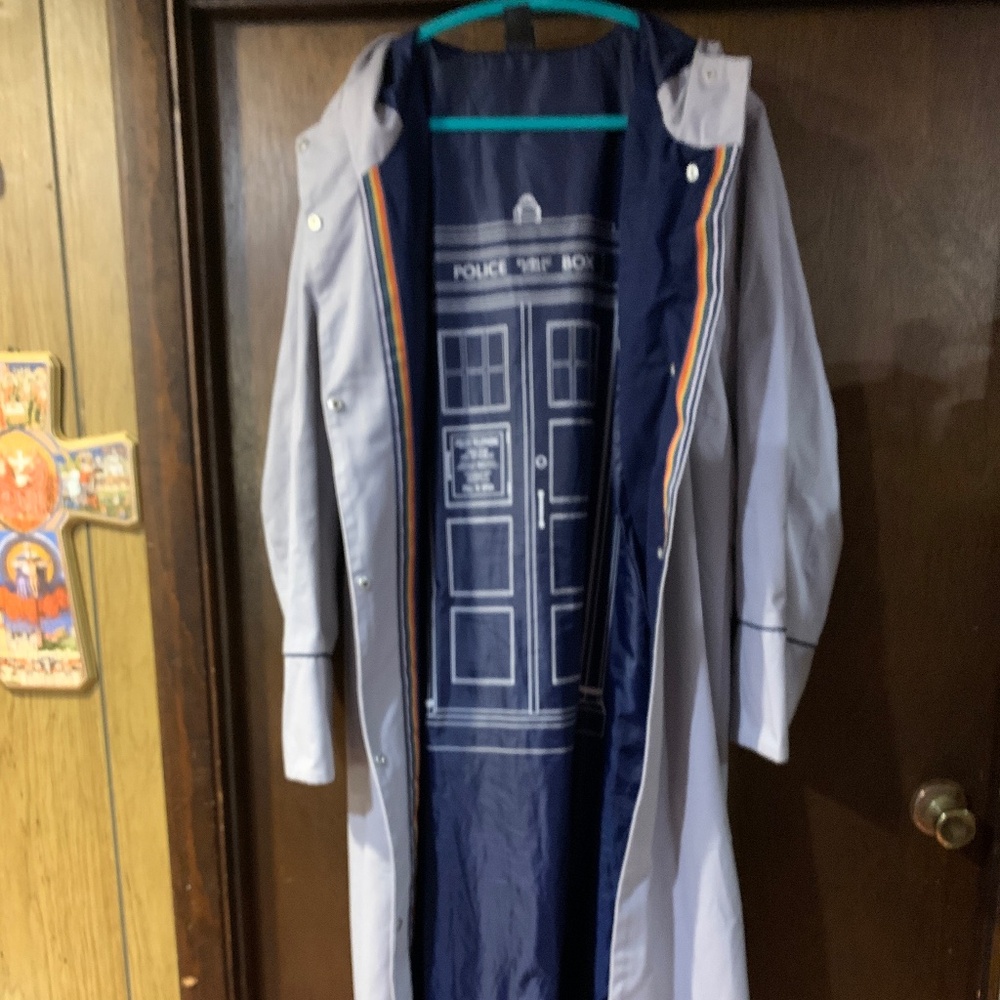 Her Universe Doctor Who 13th Trench Coat Costume Gray BBC—Women’s M